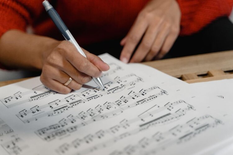 Why is Sheet Music Still Considered Necessary for Music Education